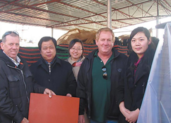 2016年韓國客商來公司考察李光華總經(jīng)理陪同進行業(yè)務(wù)洽談并留念